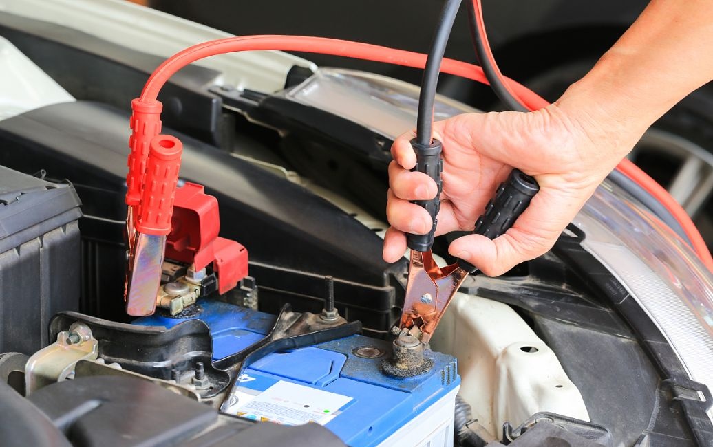 汽车搭电(图3) 汽车搭电(图3)