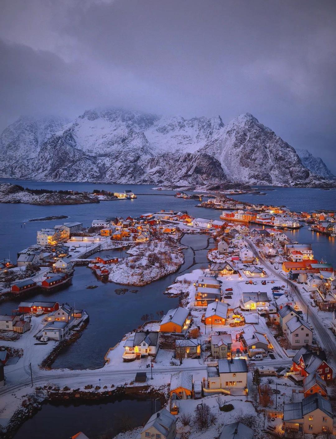 罗弗敦群岛(图1)