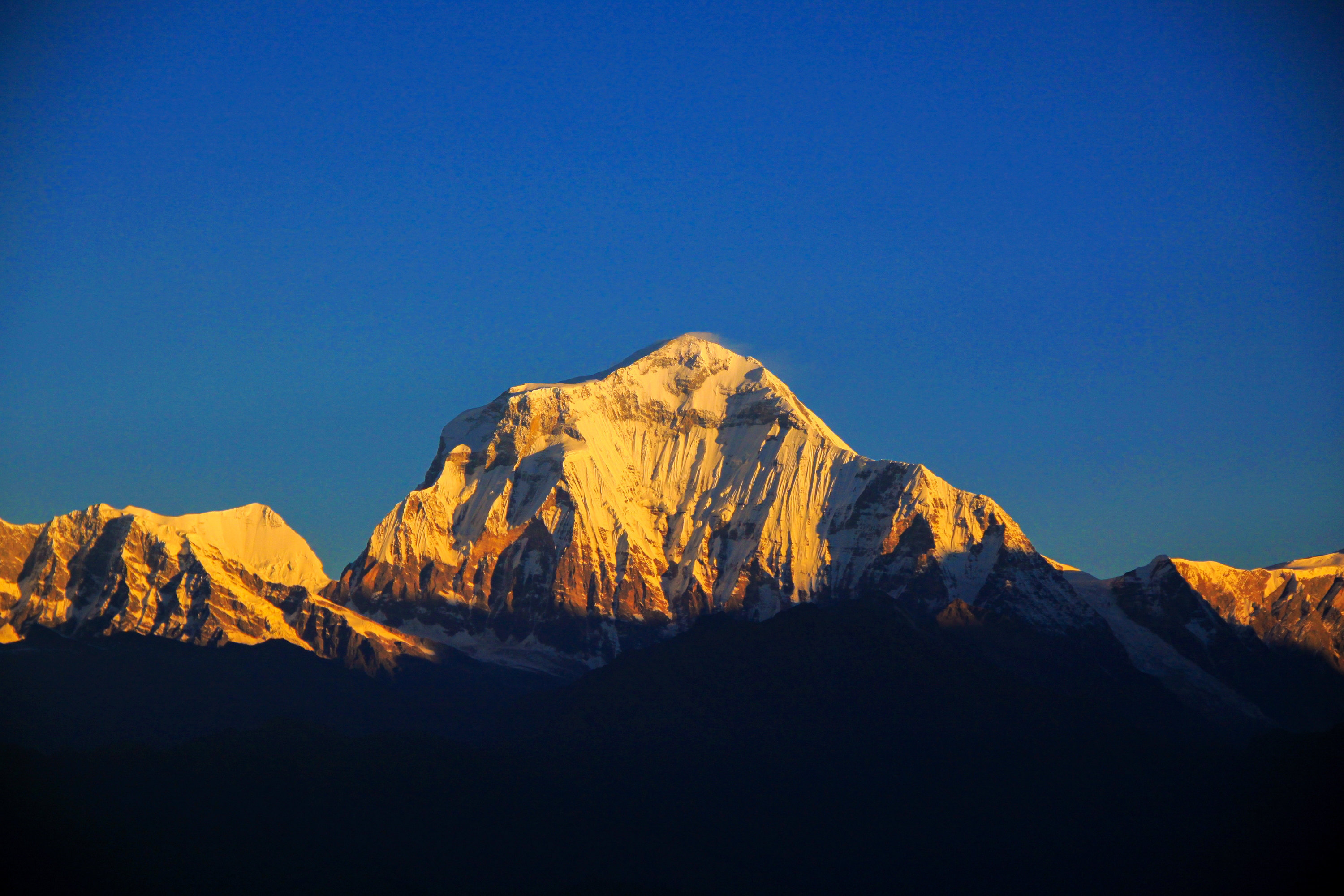 安纳普尔纳峰(图1)