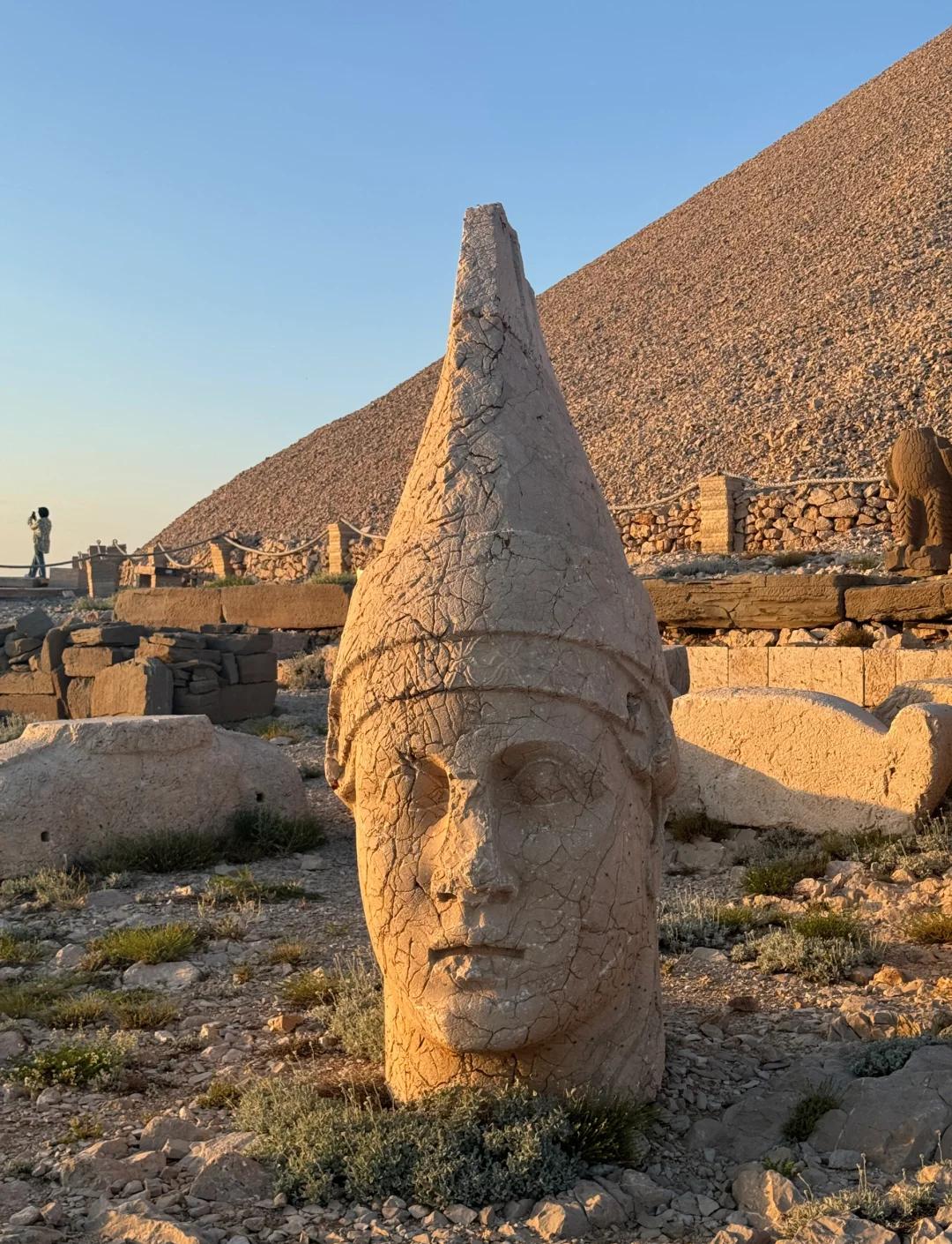 内姆鲁特山(图5) 内姆鲁特山(图5)