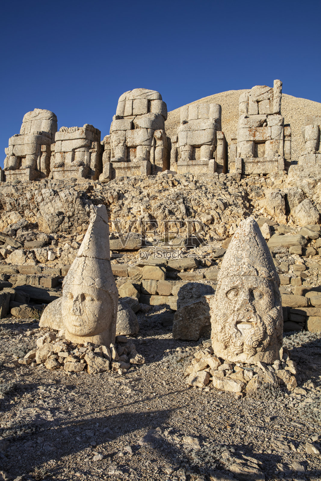 内姆鲁特山(图4) 内姆鲁特山(图4)