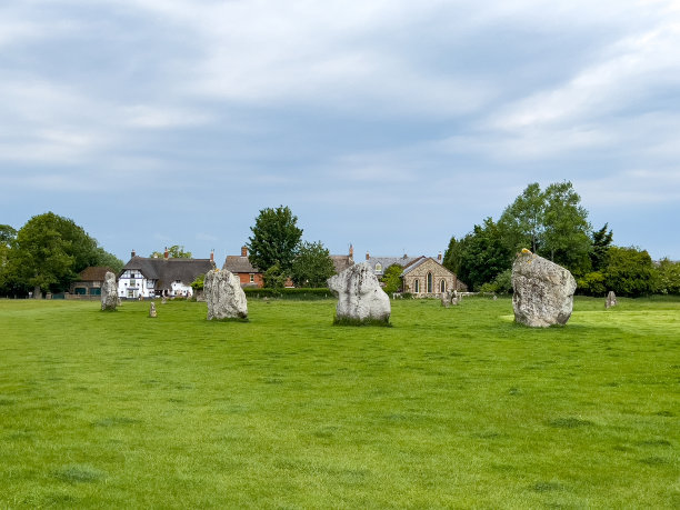 埃夫伯里石圈(图3)