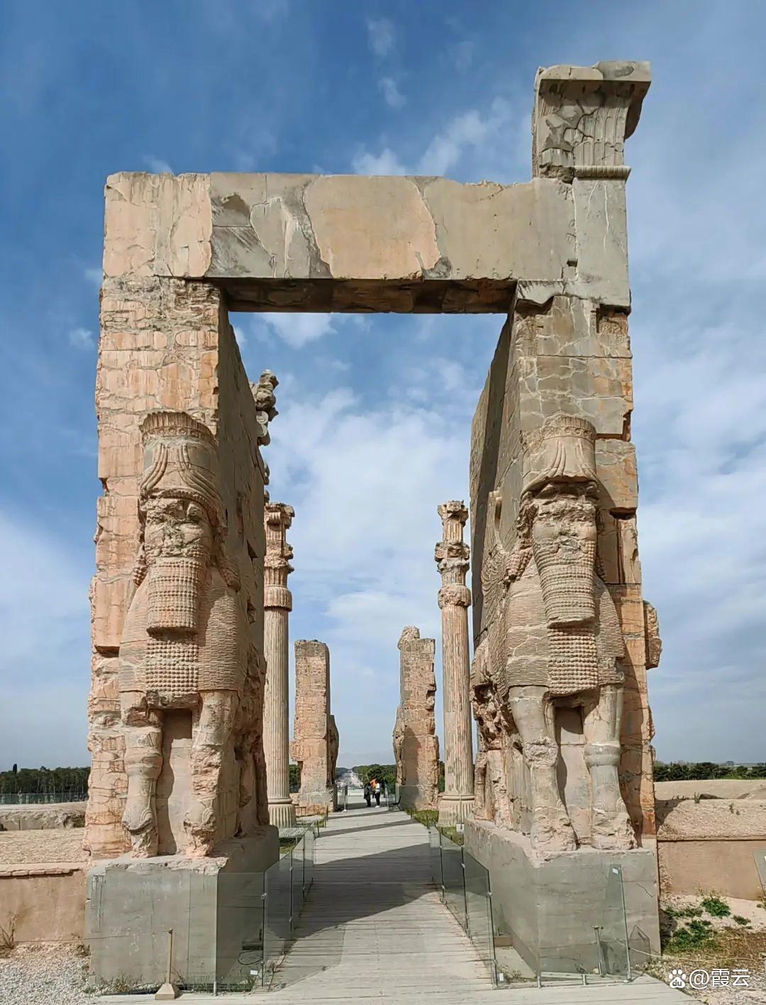 波斯波利斯(图3)