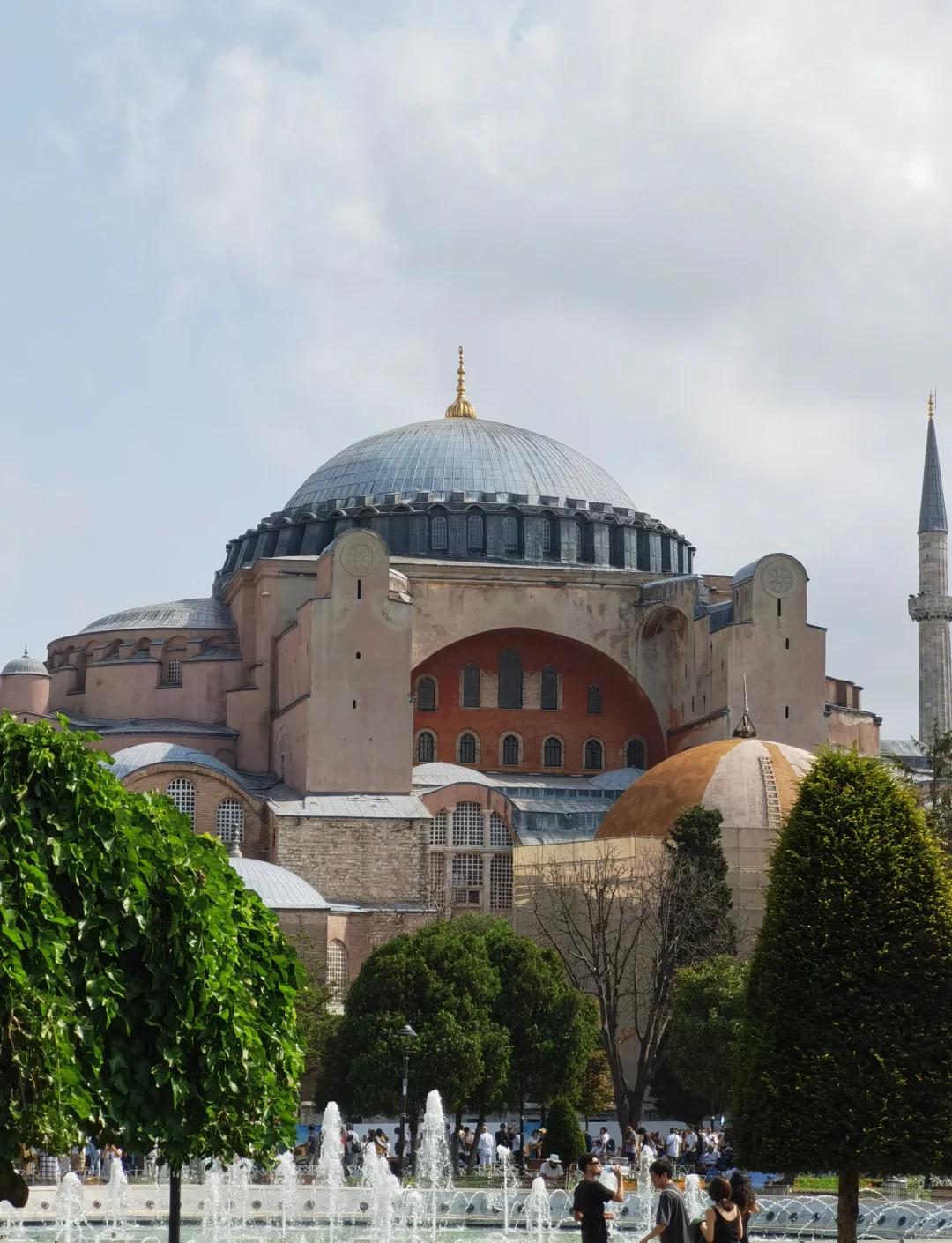 圣索菲亚大教堂(图1)