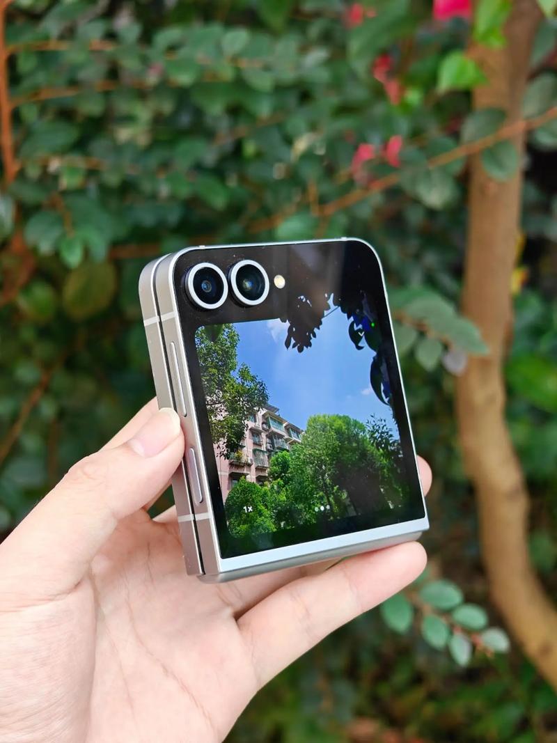 折叠屏手机(图3) 折叠屏手机(图3)